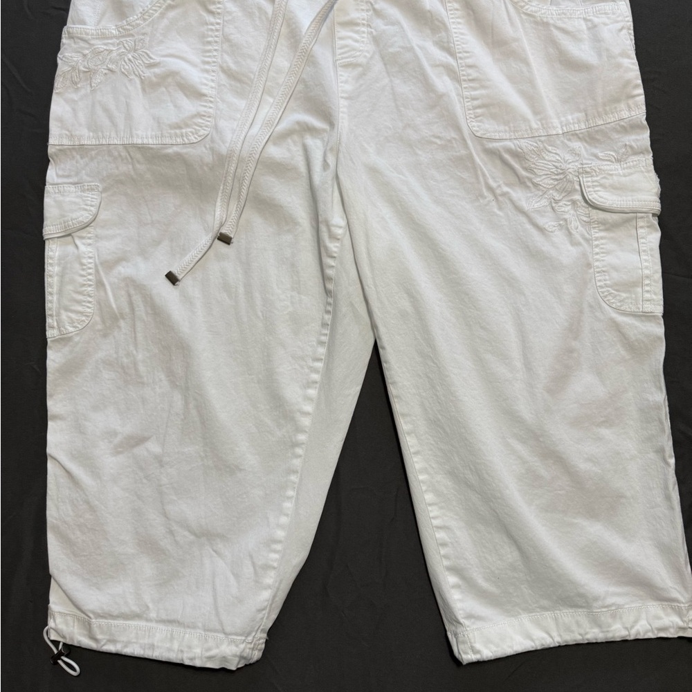 Terra & Sky White Cargo Capri Pants
